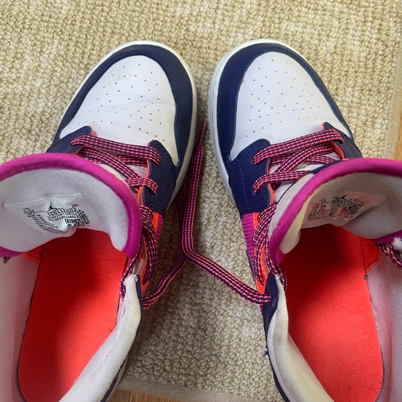 Air Jordan low tops EUC - Picture 3 of 6